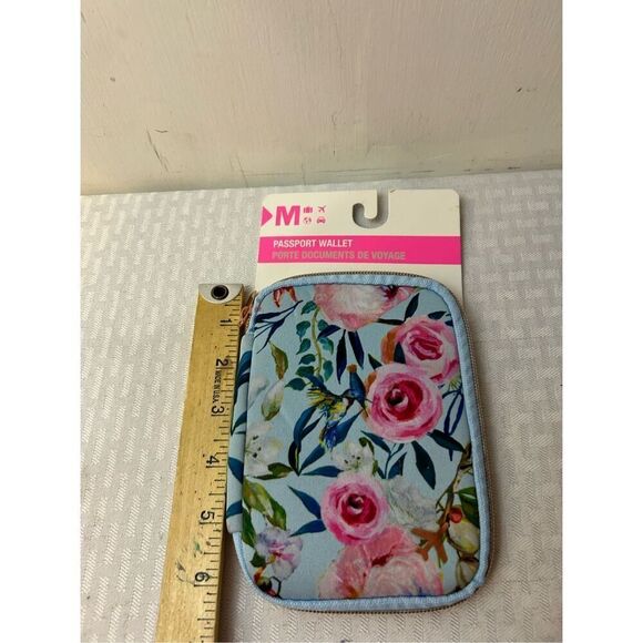 M passport holder blue flowers 6"x4"new - Picture 2 of 5